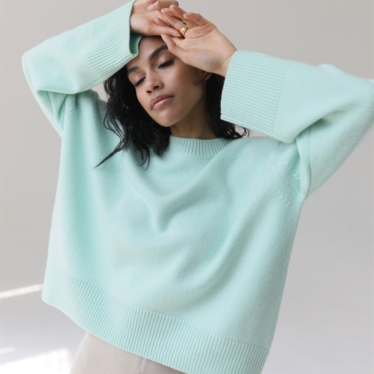 Pullover damski luźny krój z długim rękawem - 4 - Livia-Moda