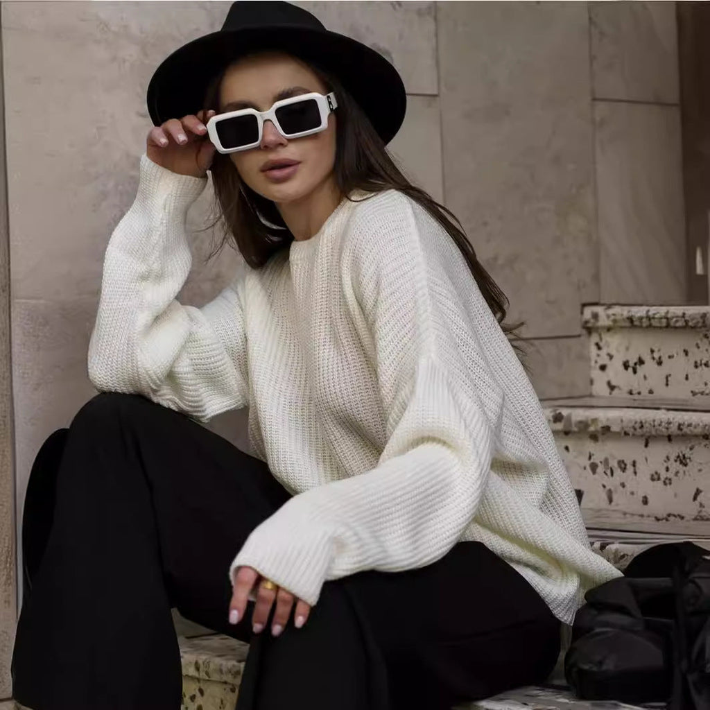 Pullover damski z okrągłym dekoltem i luźnym krojem - 1 - Livia-Moda