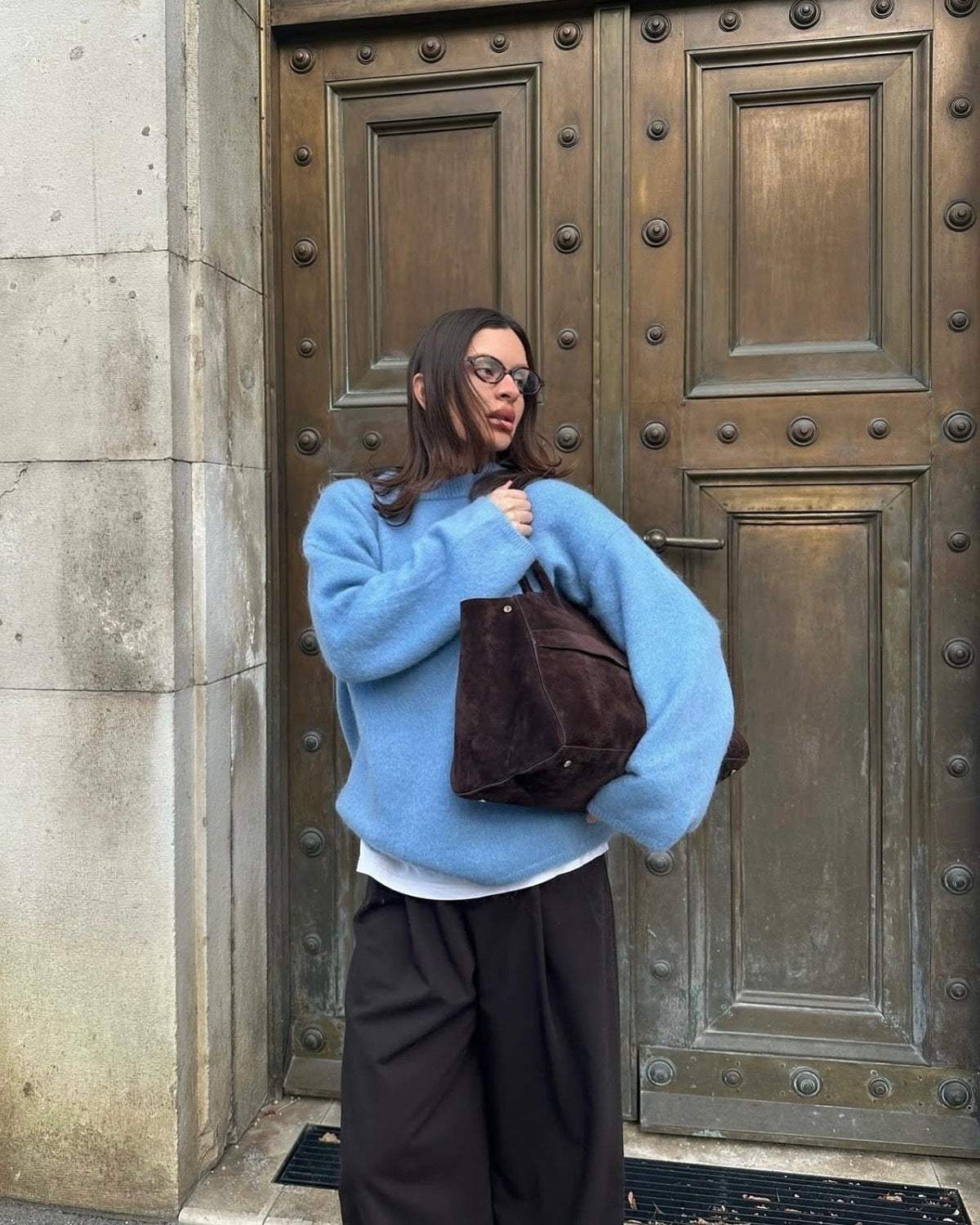 Pullover damski z okrągłym dekoltem i luźnym krojem - 6 - Livia-Moda