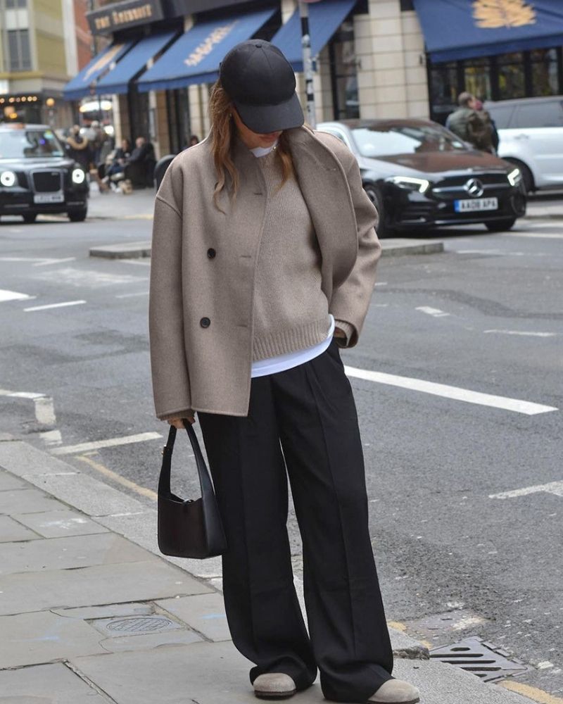 Kurtka damska oversize z podwójnym zapięciem i klasycznym krojem - 5 - Livia-Moda