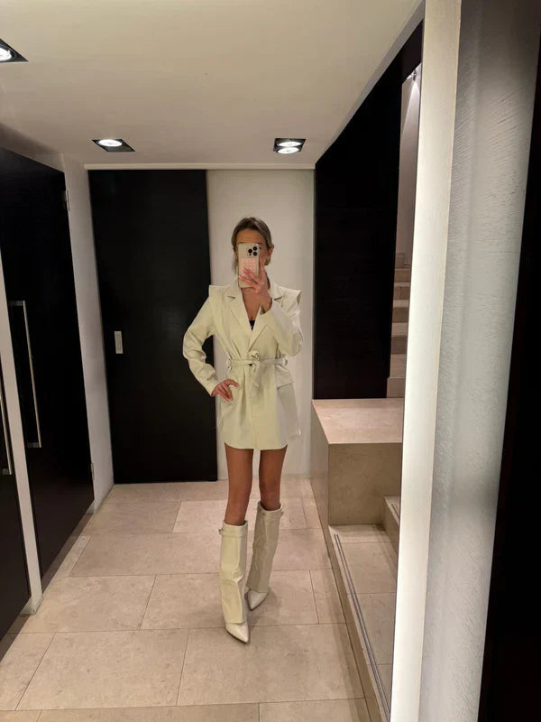 Kurtka damska oversize z eleganckim kołnierzem i guzikiem - 8 - Livia-Moda