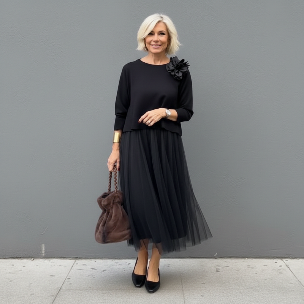 Sukienka maxi damska w kolorze szarym z plisowanym dołem - 3 - Livia-Moda