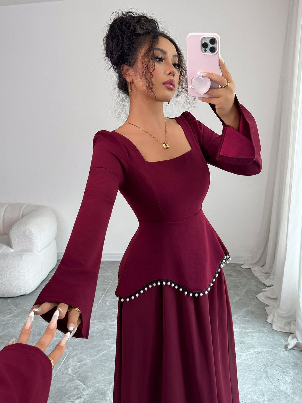 Sukienka maxi damska z kwadratowym dekoltem i długimi rękawami - 4 - Livia-Moda