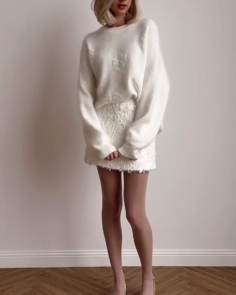 Pullover damski oversize z okrągłym dekoltem i kwiatowym wzorem - 2 - Livia-Moda
