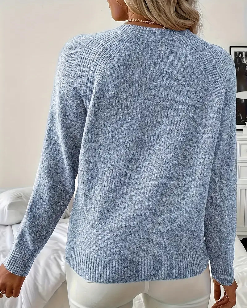 Pullover damski z długim rękawem i dekoracyjnymi guzikami - 12 - Livia-Moda