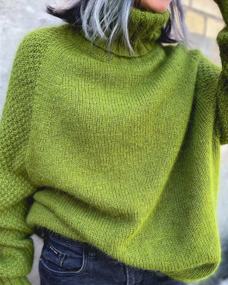 Pullover damski z wysokim kołnierzem i luźnym krojem - 3 - Livia-Moda