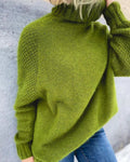 Pullover damski z wysokim kołnierzem i luźnym krojem - 4 - Livia-Moda