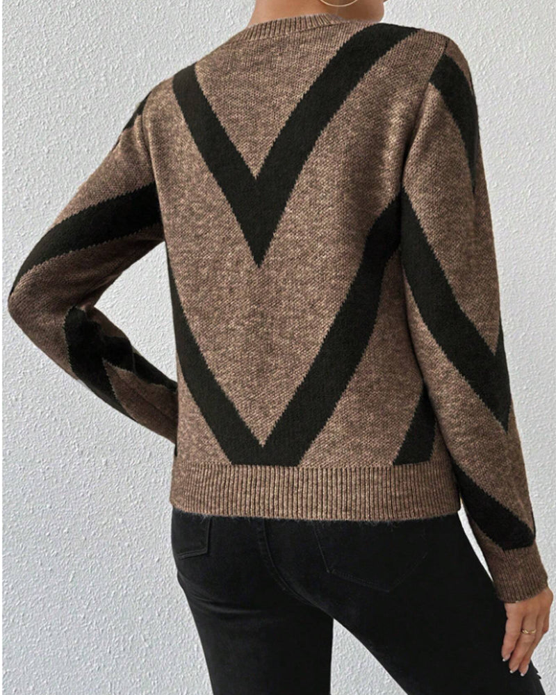 Pullover damski z dekoltem okrągłym w geometryczny wzór - 5 - Livia-Moda