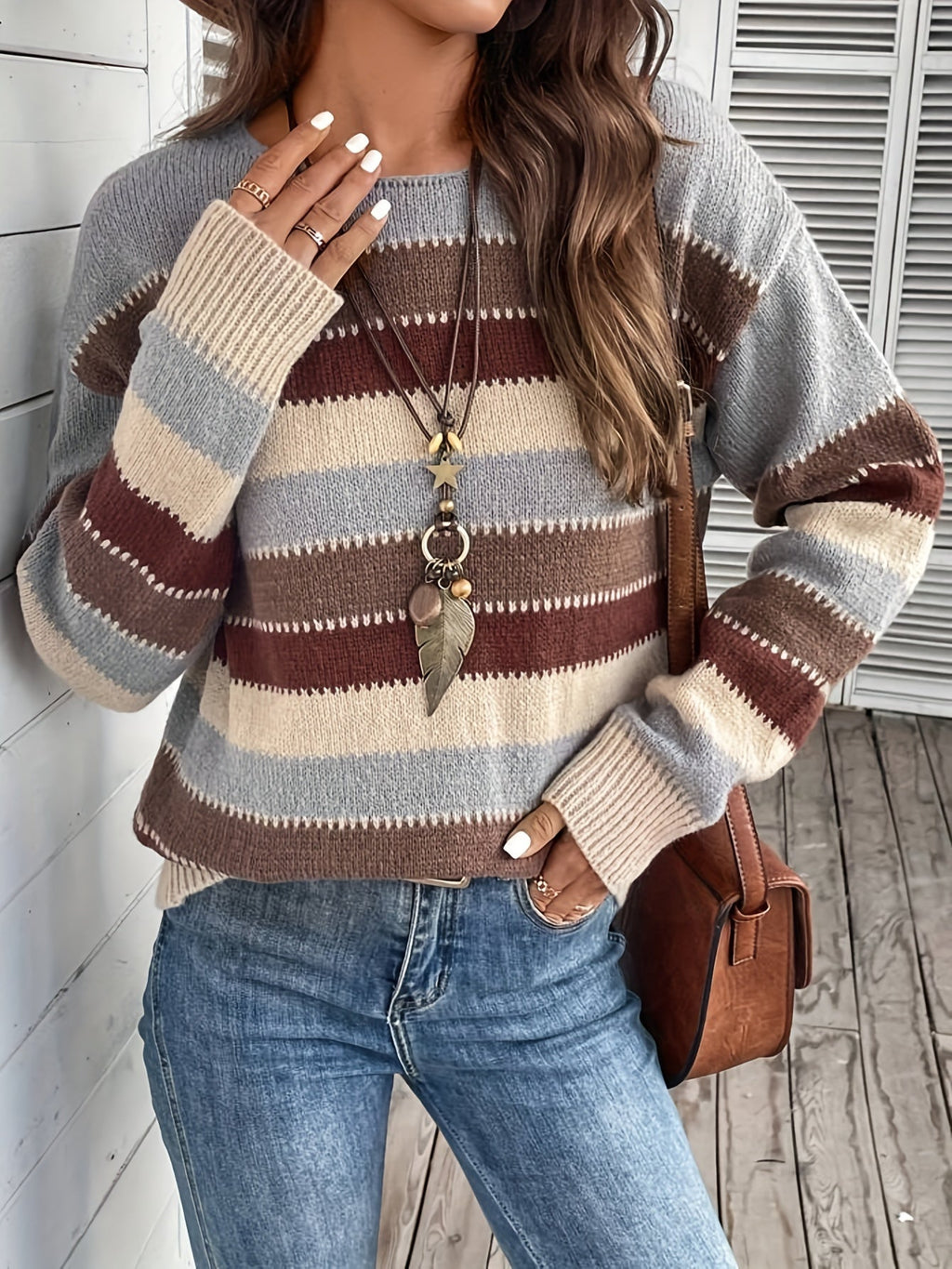 Pullover damski w paski z okrągłym dekoltem i długim rękawem - 2 - Livia-Moda