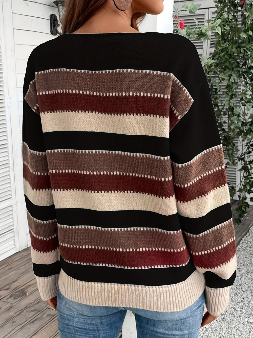 Pullover damski w paski z okrągłym dekoltem i długim rękawem - 7 - Livia-Moda