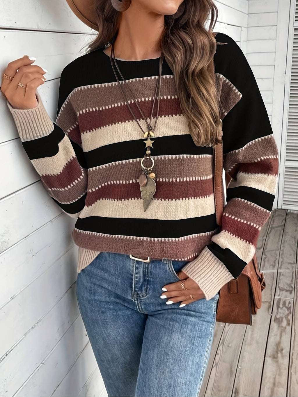 Pullover damski w paski z okrągłym dekoltem i długim rękawem - 8 - Livia-Moda
