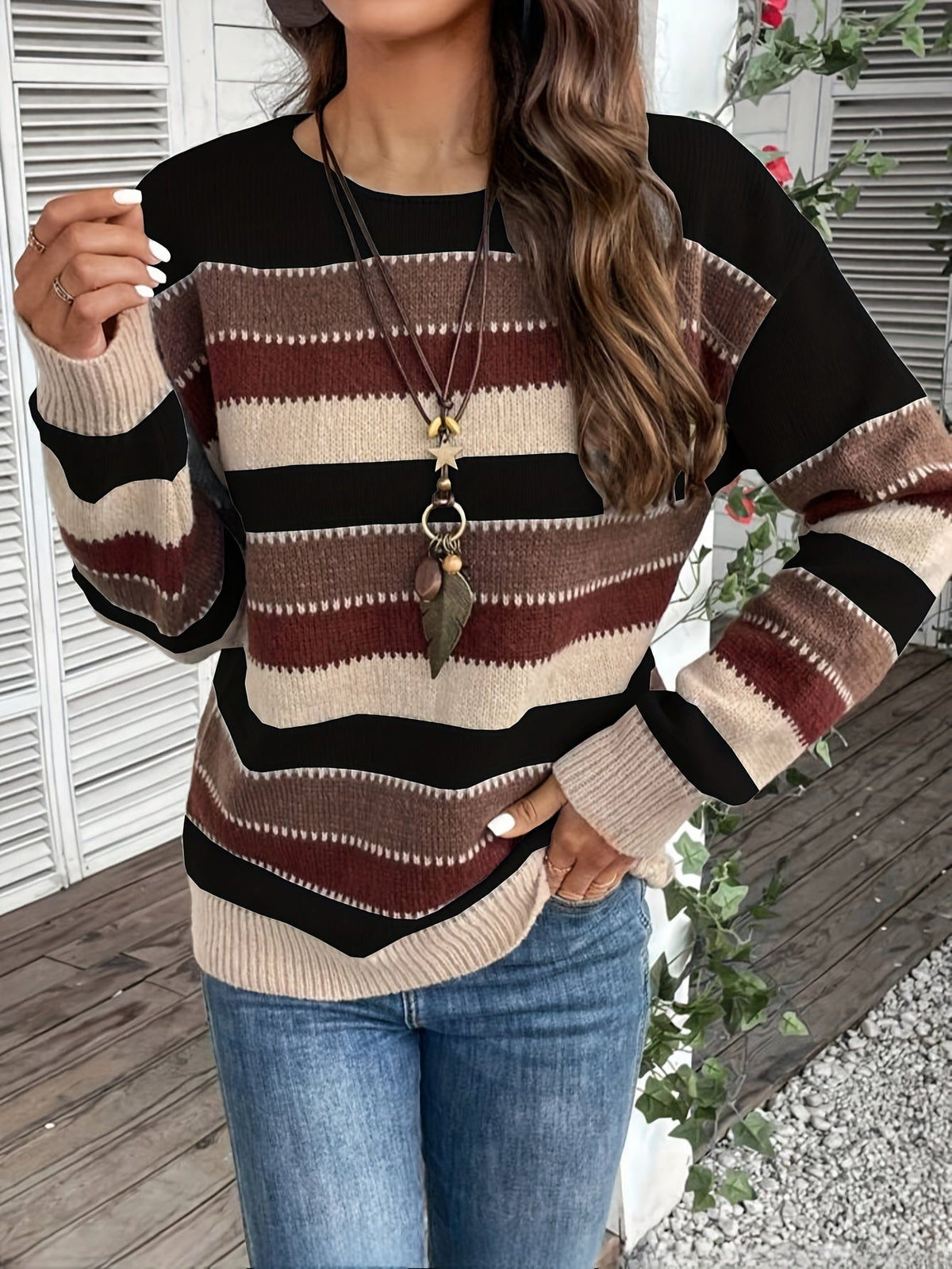Pullover damski w paski z okrągłym dekoltem i długim rękawem - 10 - Livia-Moda