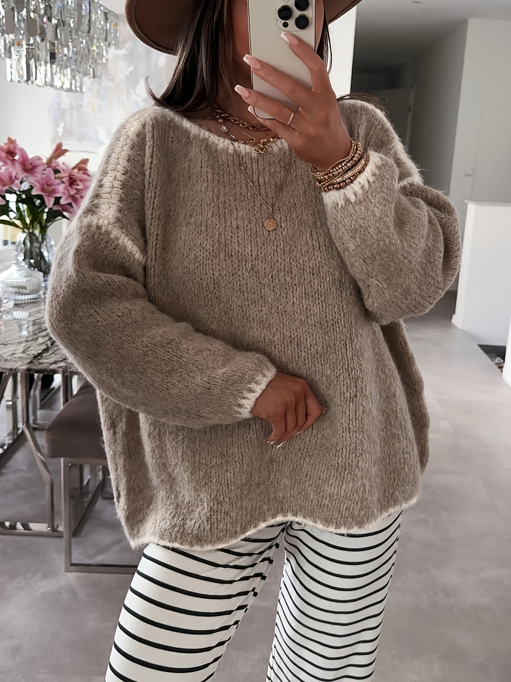 Pullover damski luźny z dekoltem U i szerokimi rękawami - 4 - Livia-Moda