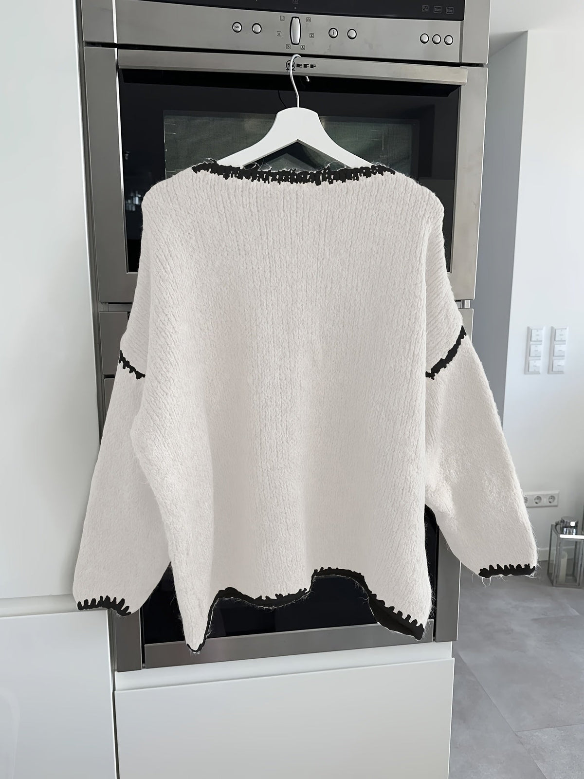 Pullover damski luźny z dekoltem U i szerokimi rękawami - 7 - Livia-Moda