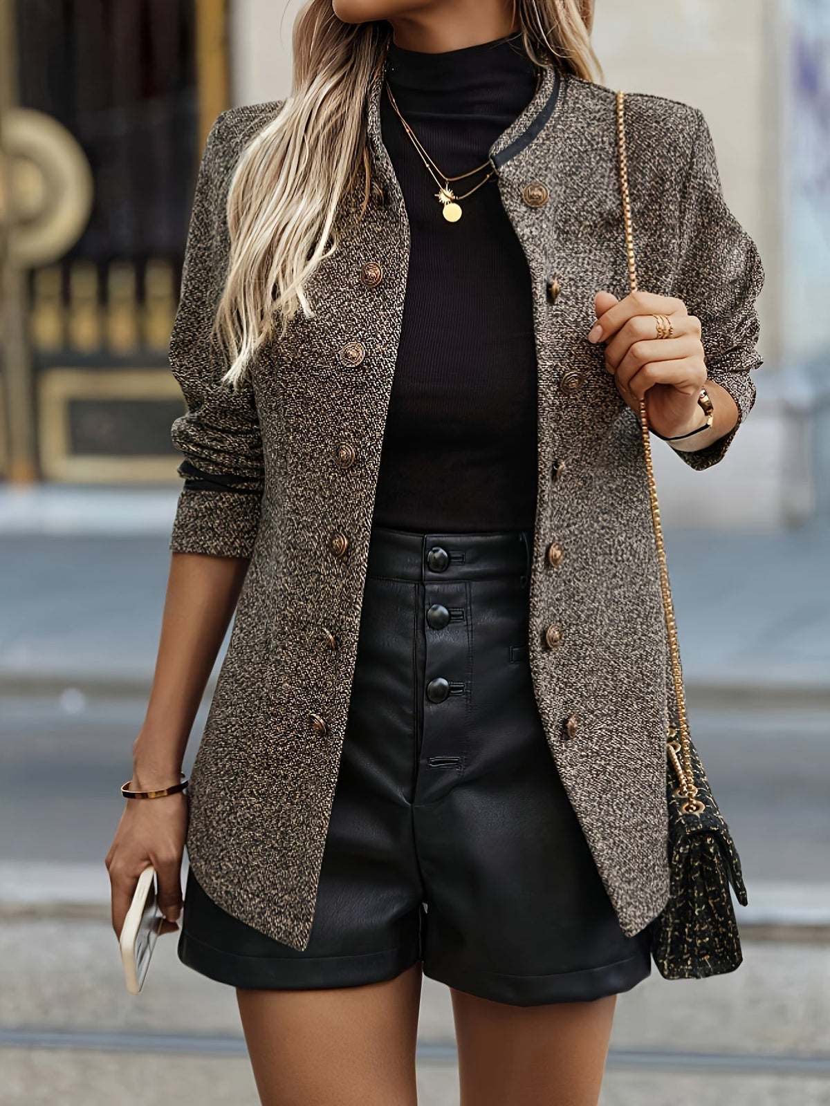 Blazer damski o dopasowanej sylwetce z guzikami i stójką - 3 - Livia-Moda
