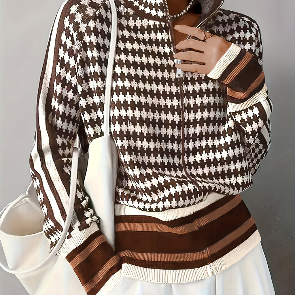 Sweter damski z kołnierzem stójkowym w wzór w kratę - 1 - Livia-Moda