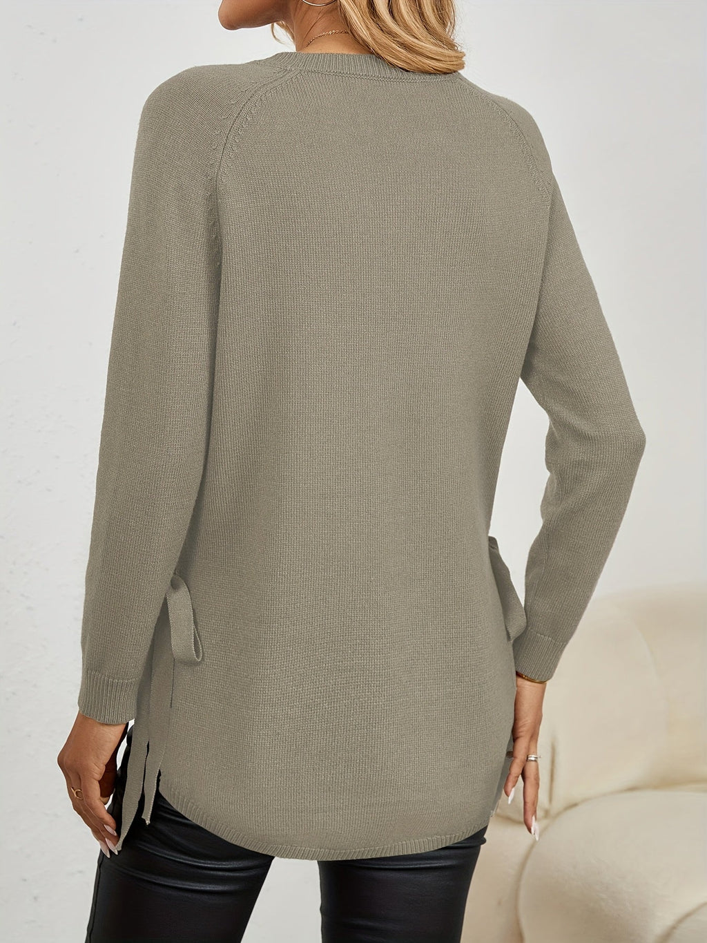 Pullover damski z długim rękawem i rozcięciami - 9 - Livia-Moda