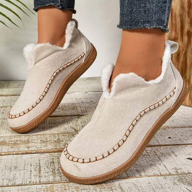 Buty damskie casual z miękkim wykończeniem i wygodną podeszwą - 1 - Livia-Moda