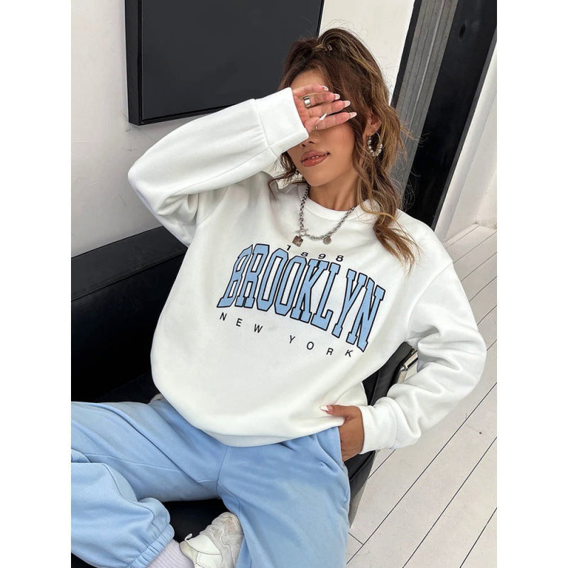Bluza damska z nadrukiem Brooklyn i luźnym krojem - 4 - Livia-Moda