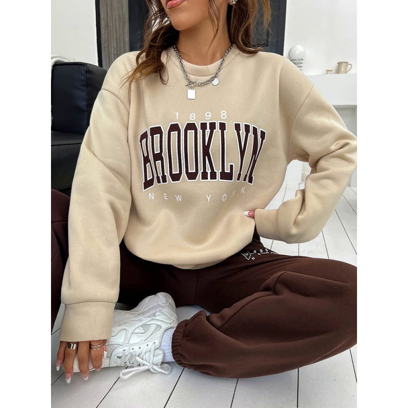 Bluza damska z nadrukiem Brooklyn i luźnym krojem - 9 - Livia-Moda