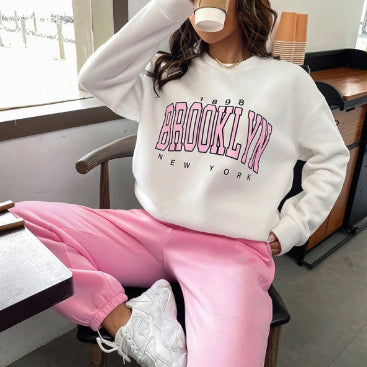 Bluza damska z nadrukiem Brooklyn i luźnym krojem - 10 - Livia-Moda