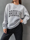 Bluza damska z nadrukiem Brooklyn i luźnym krojem - 11 - Livia-Moda