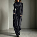 Jumpsuit damski z długim rękawem i luźnym krojem, z kieszeniami - 2 - Livia-Moda