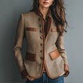 Blazer damski z taliowaną sylwetką i skórzanymi detalami - 1 - Livia-Moda