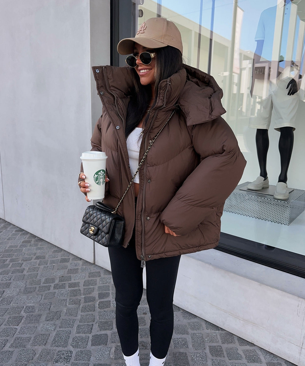 Kurtka puchowa damska z kapturem i oversize'owym krojem - 4 - Livia-Moda