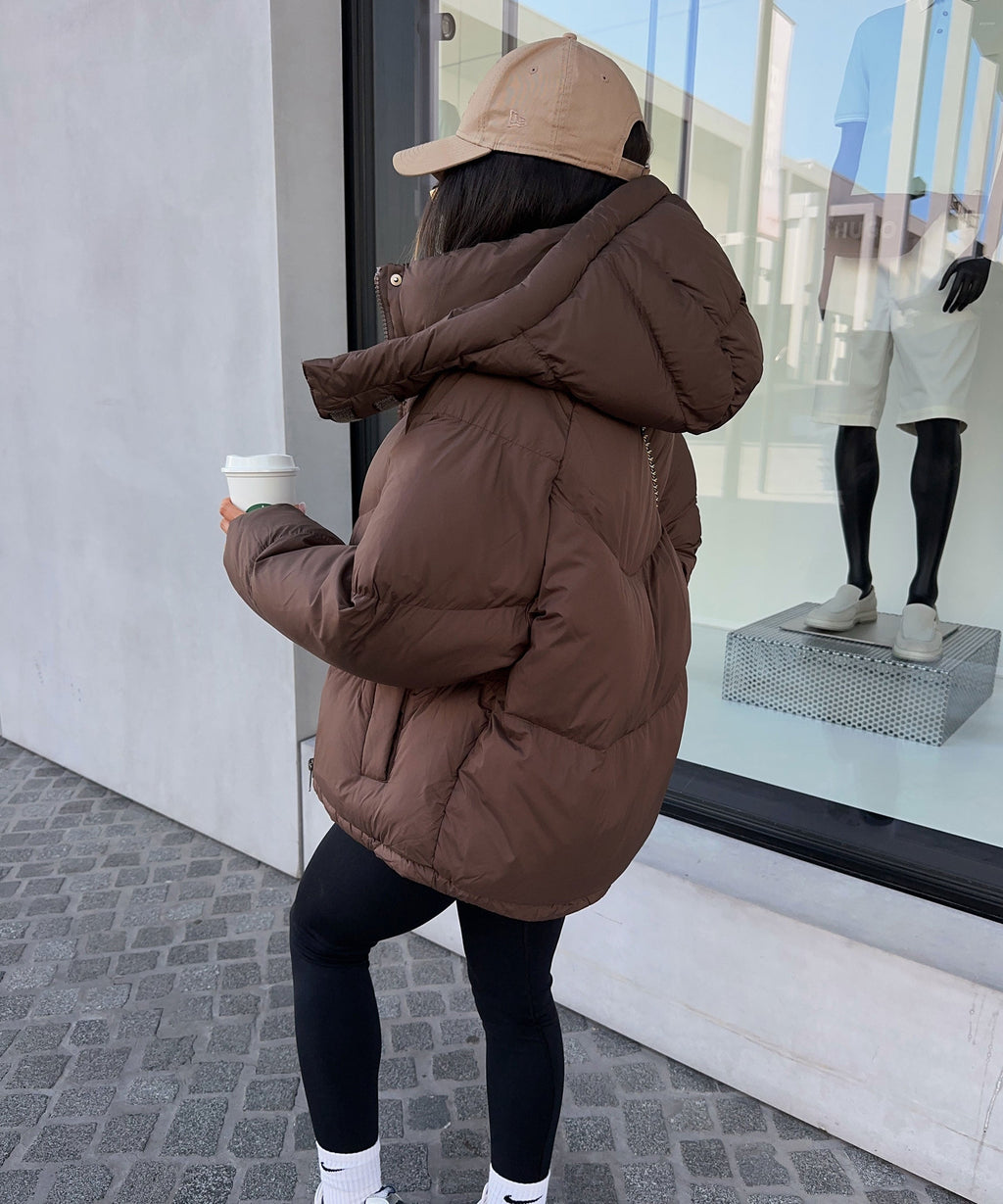 Kurtka puchowa damska z kapturem i oversize'owym krojem - 7 - Livia-Moda