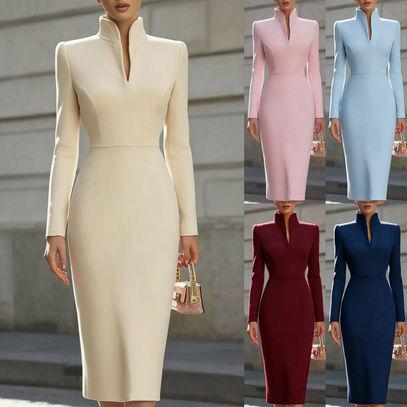 Sukienka damska midi, dopasowana, z długim rękawem, dekolt V - 7 - Livia-Moda