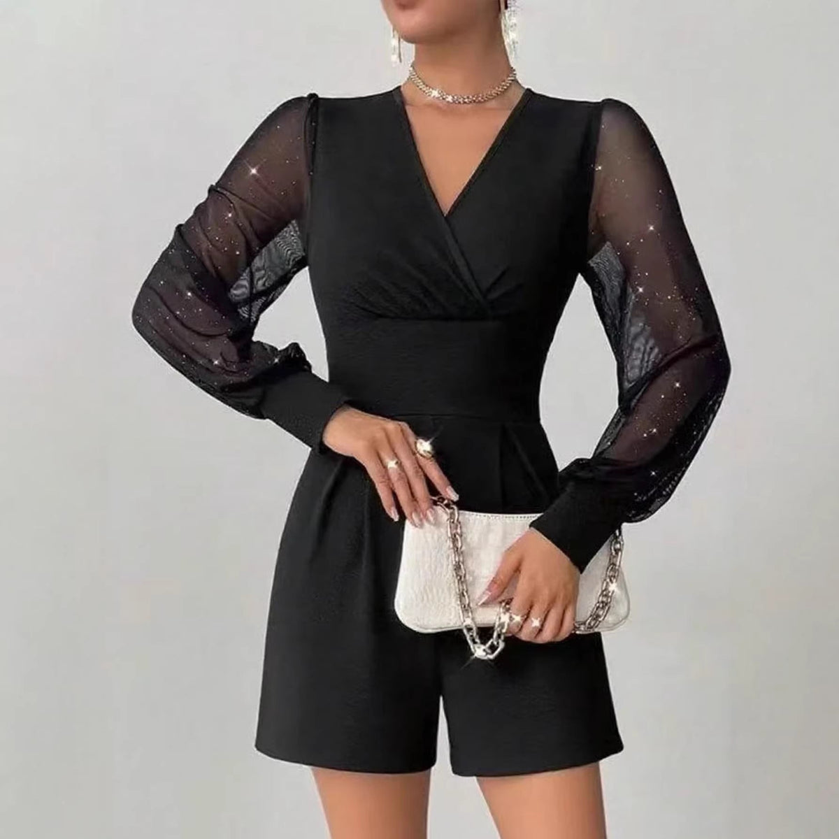 Jumpsuit damski z dekoltem V i bufkami, elegancki - 3 - Livia-Moda