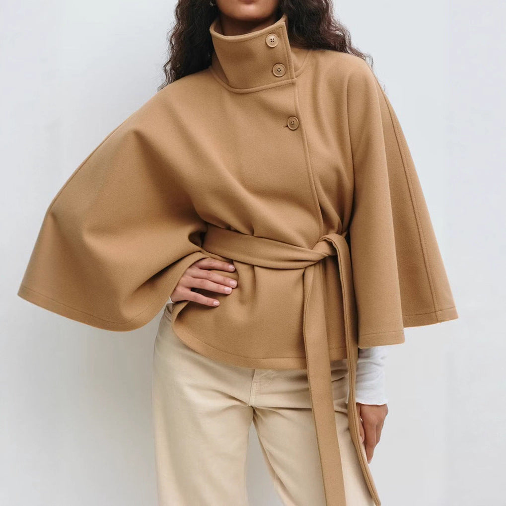 Kurtka damska z wysokim kołnierzem i paskiem, eleganckie rękawy - 2 - Livia-Moda