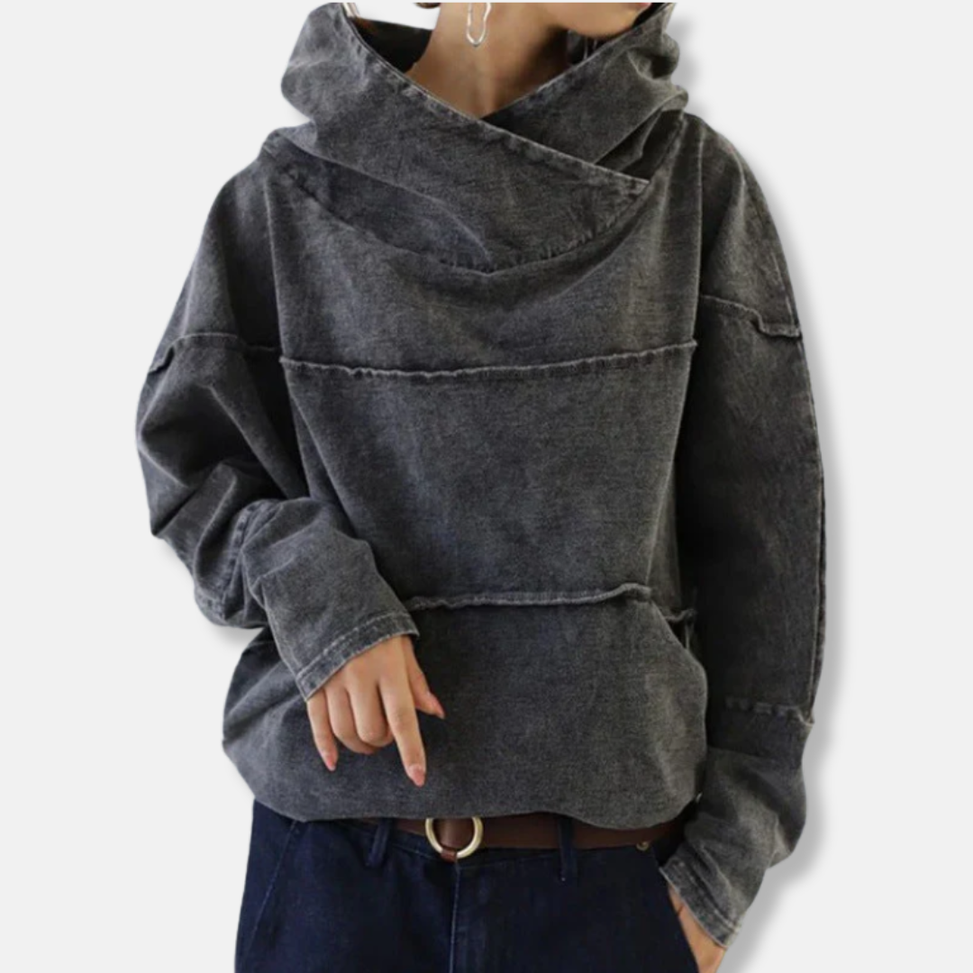 Marta – Oversize’owa bluza damska z kapturem o nowoczesnym charakterze