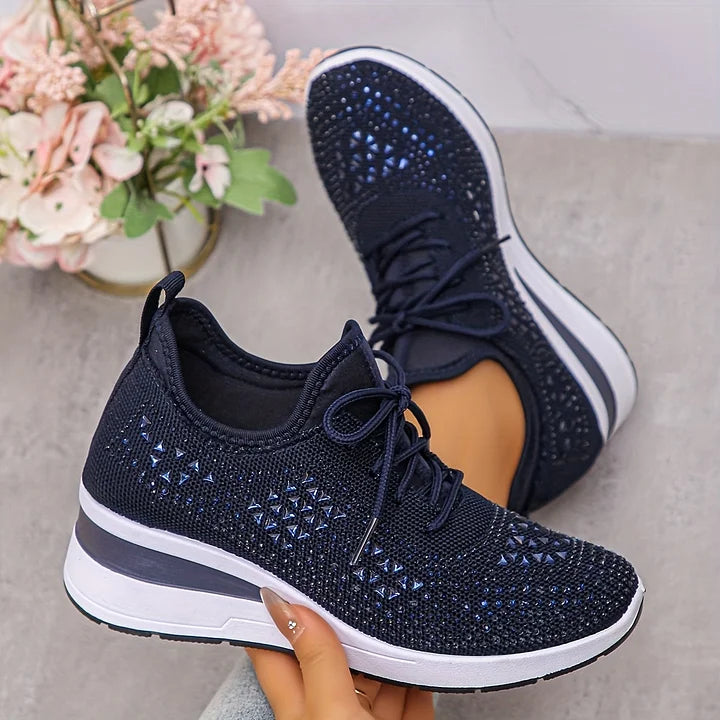 Amelia - Damskie białe sneakersy z kryształkami