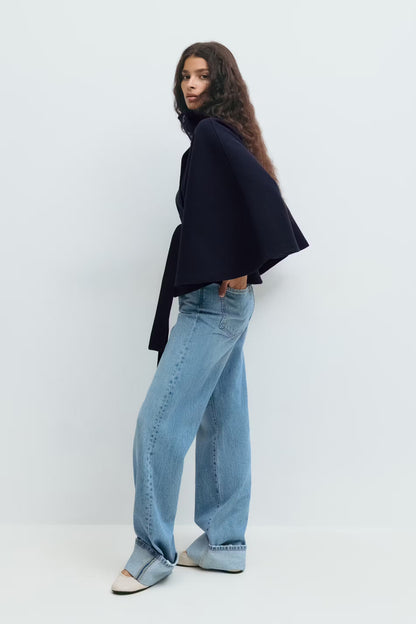 Lena – Stylowa Peleryna Damska z Paskiem i Stójką