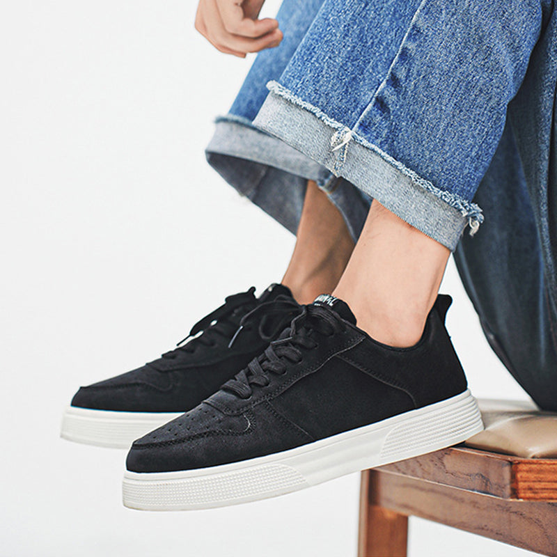 Tomasz – Klasyczne Męskie Sneakersy z Zamszowym Wykończeniem