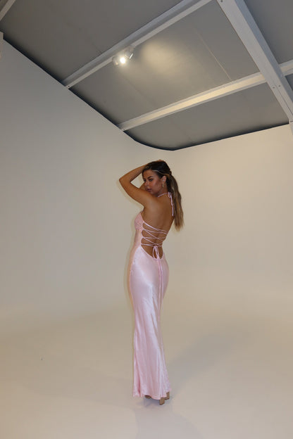 Valentina – Satynowa Suknia Maxi z Dekoltem Halter