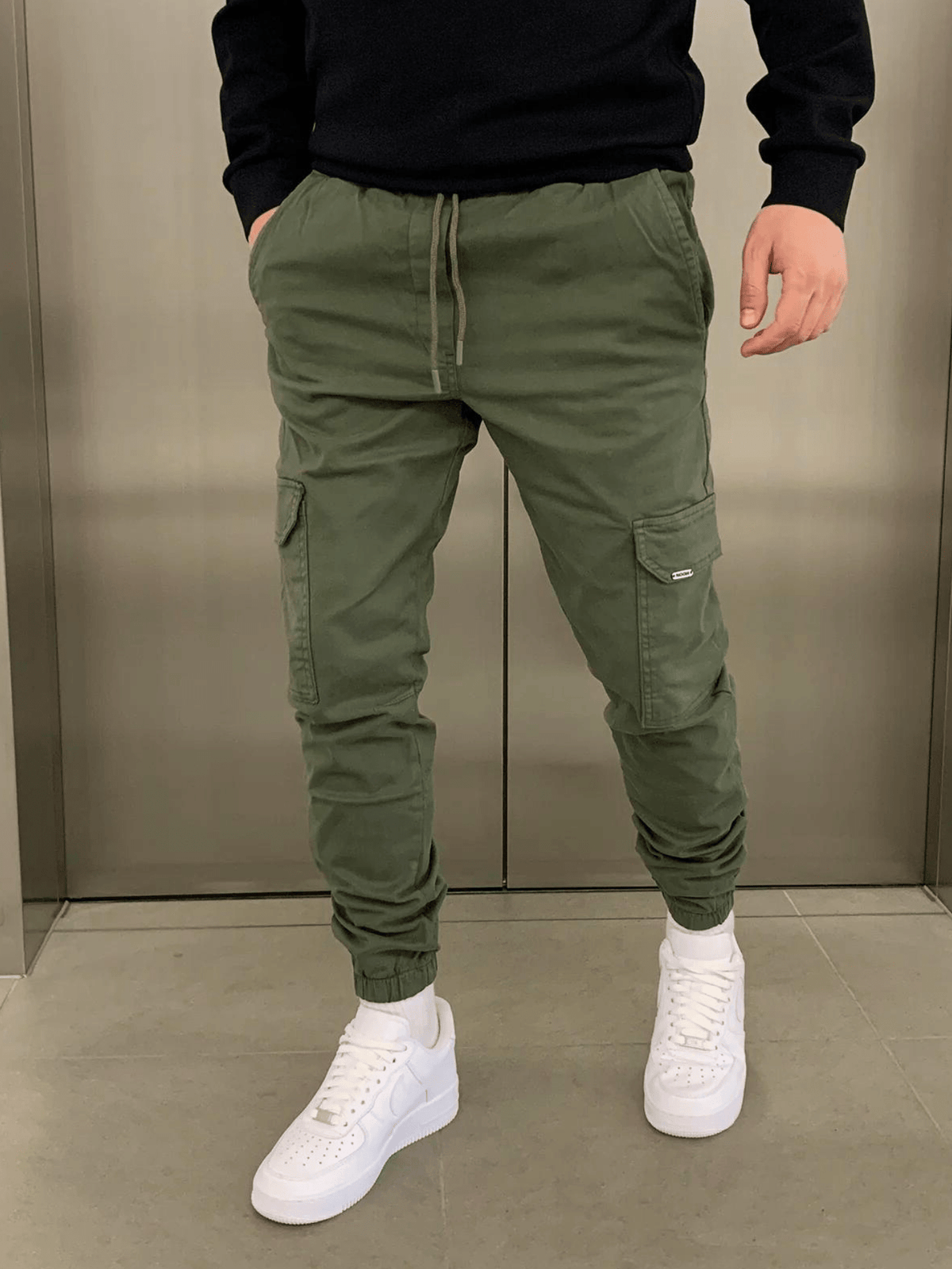 Tomasz – Męskie Spodnie Cargo Slim Fit z Elastycznym Pasem
