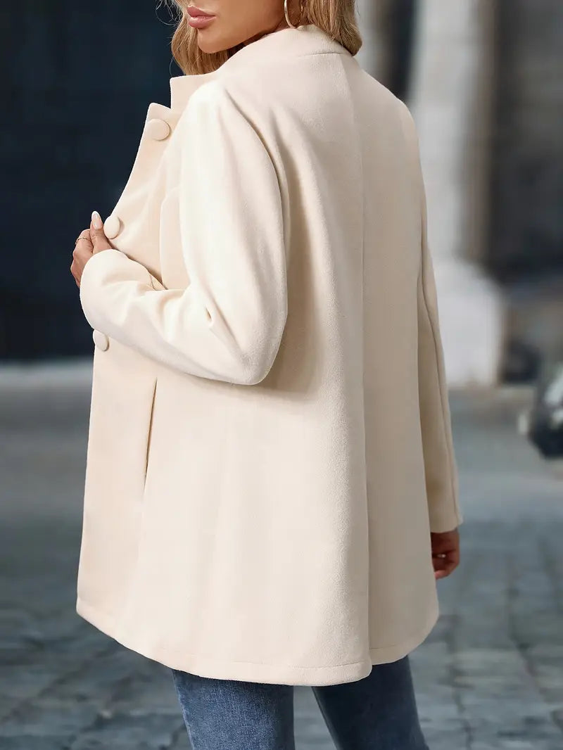 Klara – Elegancki damski płaszcz o smukłym kroju z minimalistycznym wykończeniem