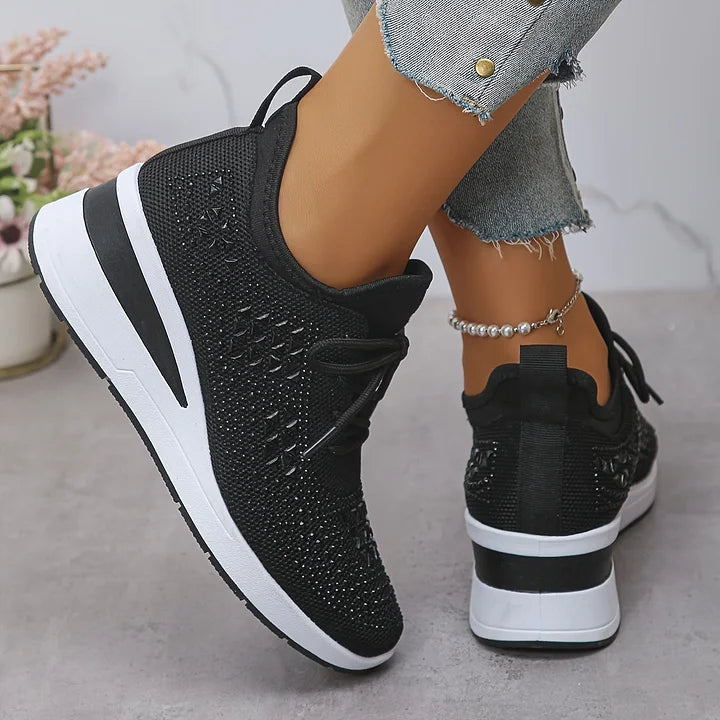 Amelia - Damskie białe sneakersy z kryształkami