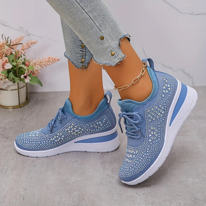 Amelia - Damskie białe sneakersy z kryształkami