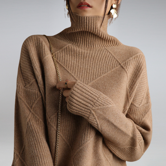 Amelia – Sweter damski z golfem i geometrycznym wzorem
