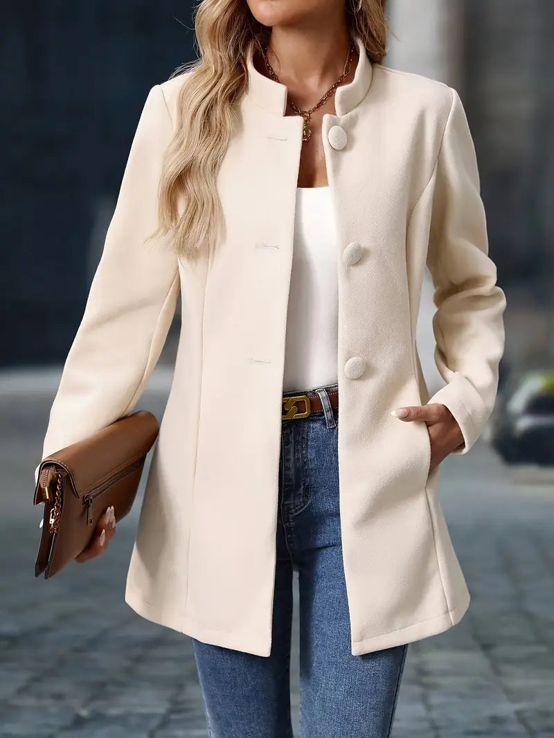 Klara – Elegancki damski płaszcz o smukłym kroju z minimalistycznym wykończeniem