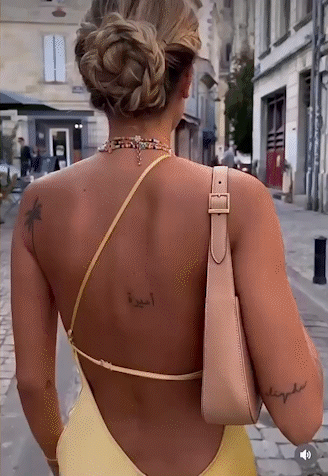 Luna – Długa gładka sukienka z odkrytymi plecami i rozcięciem