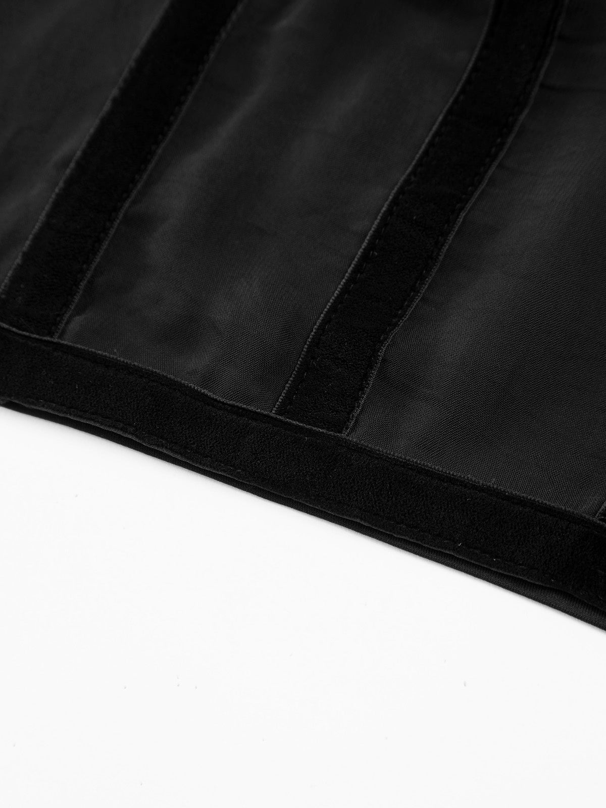 Clara – Krótki gorsetowy top z półtransparentnej siateczki z wiązaniem