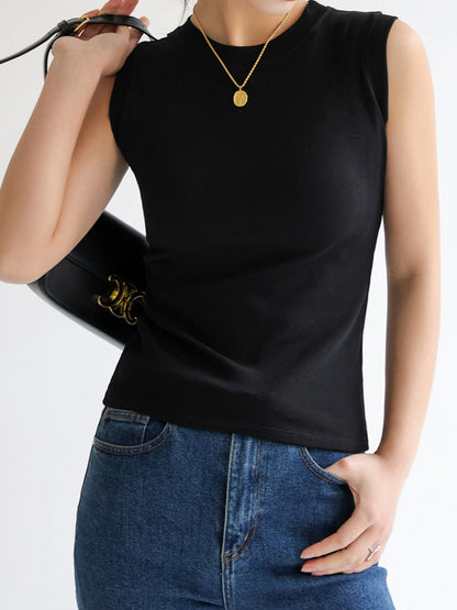 Julia – Stylish Sleeveless Top for Women - Image 7