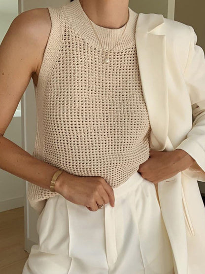 Laura – Ażurowy top bez rękawów o dzianinowej fakturze