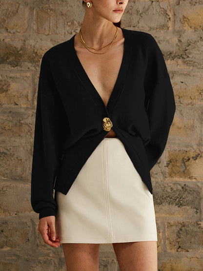 Isabel – Gładki kardigan z dekoracyjnym złotym guzikiem