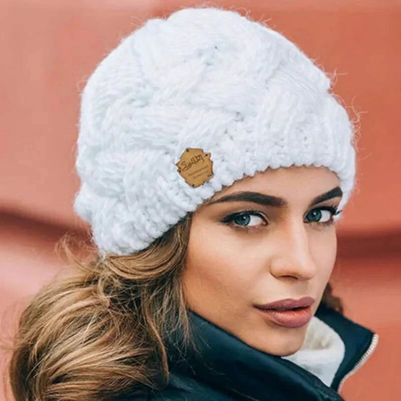 Cecilia – Gruba Czapka Dzianinowa Damska z Plecionym Wzorem